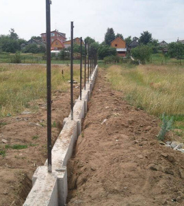 Каркас для забора из профнастила на ленточном фундаменте